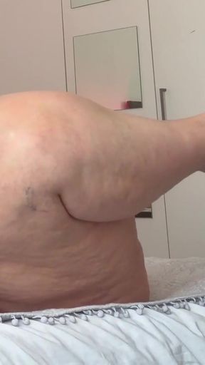 bbw open her pussy for bbc creampie   Clip 1