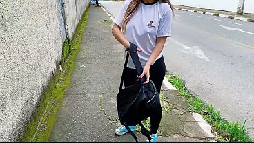 Teacher seduces student in car on school grounds