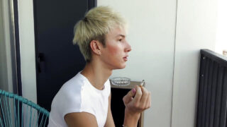 Γέρος, γυμνός τύπος, σφιχτός, ερασιτέχνης, νεαρός έφηβος τραβεστί με εσώρουχα μετά από έντονο γλείψιμο και στοματικό σεξ