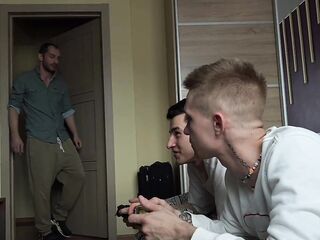 Gangbang - stepson brought his allies to play console, and at that pont of time this chab and his stepfather fu