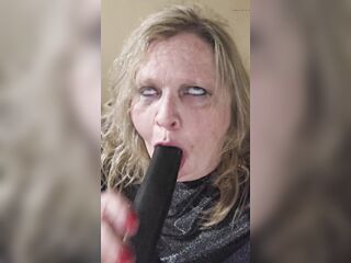 Theater Floozy Sucking Ebony Sex toy