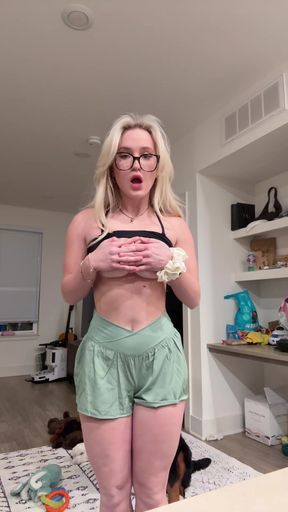 Amateur with big tits and big ass teases on OnlyFans