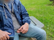 Ejaculation en plein jour dans un parc de Montreal
