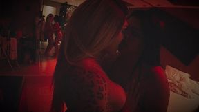 casal liberal com trans rabuda deliciosa - noite quente no motel