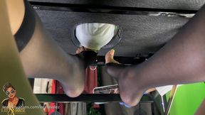 Mrbossaf Fw under the milking table my POV