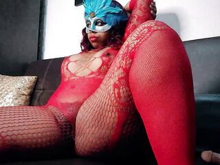 Masked ebony hotty seduces her fans from a sofa