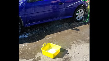 2 gorditos chilenos  ricos lavando auto (no evitar&aacute_s correrte)