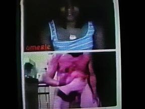 2 close-up College girls, then a waving Black girl (+ sound )