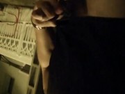 Exhib de nuit, éjaculation dans la rue