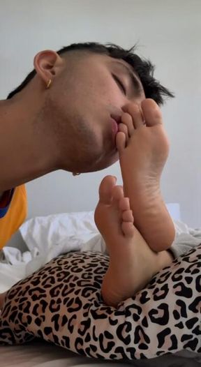 feet worship licking feet goddess x