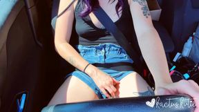 Horny Girl Has Loud Orgasm While Driving