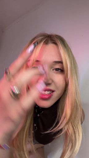 Blonde curvy pro GF takes matters into her own hands solo