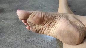 Dirty and wrinkled soles (2)