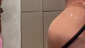 besoin de quelqu’un pour m’aider a me frotter le dos et pas que