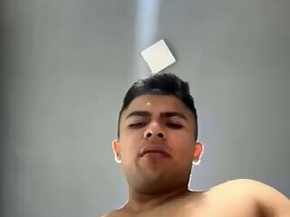 Pasiva nalgona Abramffj se corre y juega con su culo