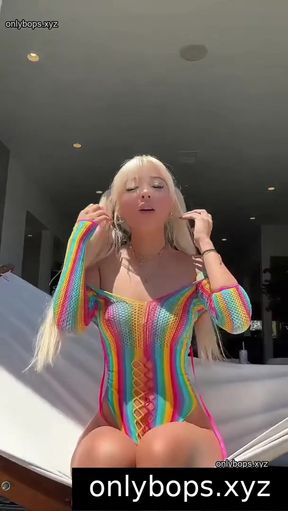 Amateur teen celeb goes viral on TikTok