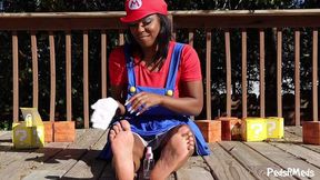 Goddess Mimi Mimio Oils Her Soles