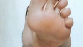 FOOTJOB: FROZEN FEET I WARM THEM WITH A HANDJOB AT THE BIG DICK ON DUTY