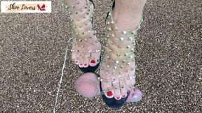 Lady S is surprised: she found a cock sticking out of the street- trampling, shoejob with transparent studded sandals, special effects 1080