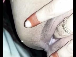 Desi bhabi finger de ke chut se pani nikala