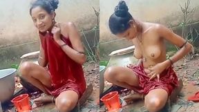 Medium-sized sthonwali graam er meye taar boobs showoff korar MMS video
