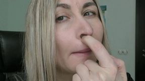 Wear no makeup, Just Pick your nose without shame MP4 FULL HD 1080p