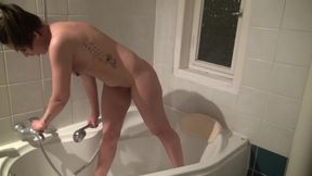 Akasha Cullen reaches orgasm while showering