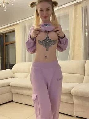 karneli bandi--04-17--Naughty girl having fun before bed