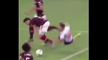 PIKACHU PASSANDO A PIROCA SEM MANTEIGA NO ESPANHOL