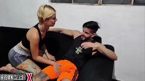 Meu padrasto foi ao mercado e eu comi minha meia irm&atilde_ 5/9