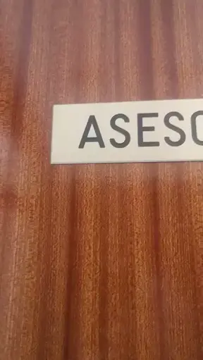 Quieres ver cómo morboseo en la oficina que trabajo?? En este vídeo lo puedes ver... Me masturbo en la oficina y morboseo un ratito... Joder cómo me va el morbo de que me puedan pillar 🙈🙈🙈🙈
