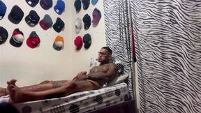 I came home from studying and started watching porn to warm up un poco