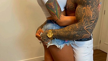 Moreno gostoso enfiando a pica todinha na minha boca e na bucetinha