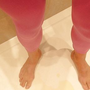 pissing in my pink leggings