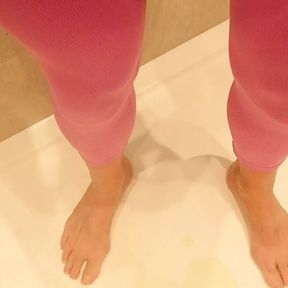 pissing in my pink leggings