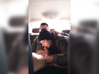 Me olvidé la cartera para pagar el viaje en Uber, me tomé toda su rica lechita
