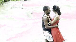 DESI WOMEN SEX INTO RIVER FULL OUTDOORS 3SOME