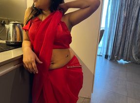 Malkin ke pair daba ke naukar ne seduce Kiya hardcore chudai