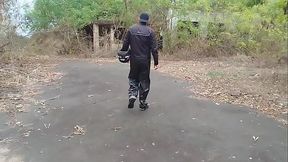 Motoboy entrou por engano no lugar errado e foi massacrado na pica de dois neg&otilde_es impiedosos