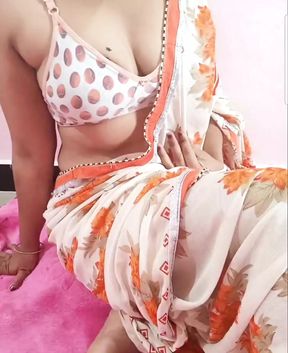 Bhabi ne apne Dewar ko video call par chut dikhai