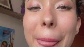 Lola's Juicy Finger Tease