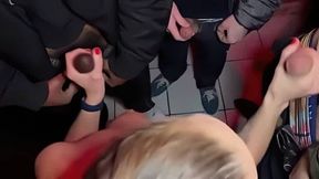 une belle salope nique dans un sex shop