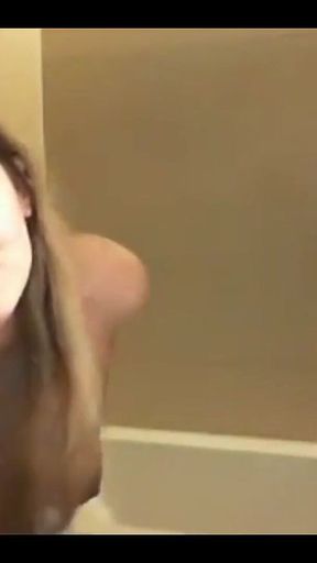 Dea Squirt and Shower in Berlin