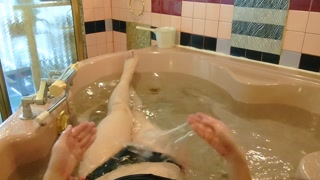 Dancing sexy in a seductive black bikini...💓【Wet】