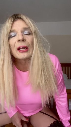 I am bored of playing with dildos. I want your cock inside me