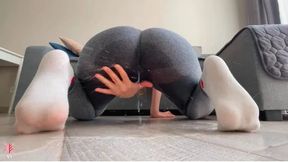 Teen Squirts with Pleasure in Huge Leggings Pee