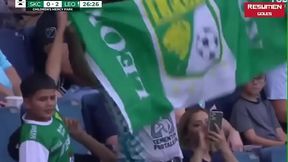 Peque&ntilde_a gringa es follada por panzas verdes