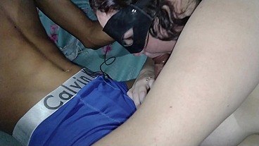 Babando a piroca do colega de trabalho da esposa