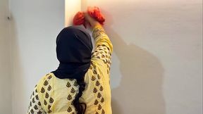 Moroccan Hot Maid Clean Boss'_s Room Without Pant wearing - She Seduce Him By Show Her Big Ass &amp_ Huge Boobs