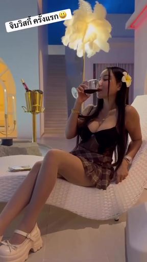Thai babe jiggles big tits in sexy dance